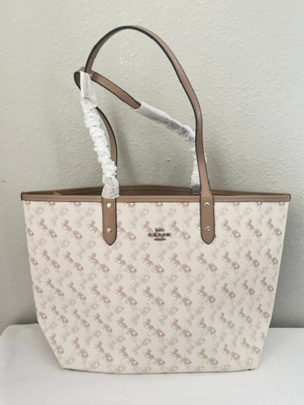 COACH Reversible City Tote Horse Carriage Print CREAM-BEIGE